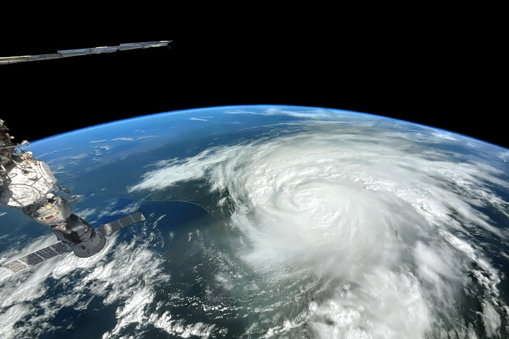 a sattelite image of a hurricane over florida and the gulf of mexico
